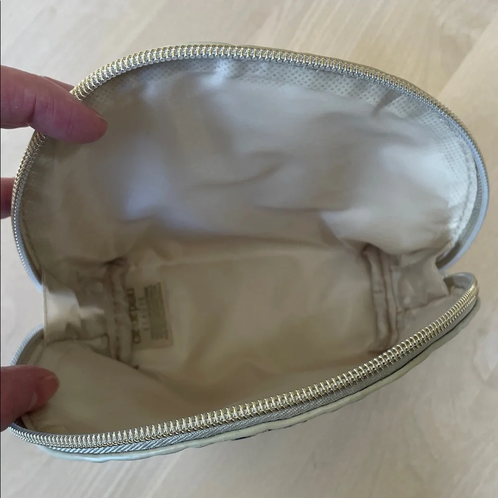 NIP Clé de Peau Cotton, Le Serum, Precious Gold Mask, Cosmetic Bag